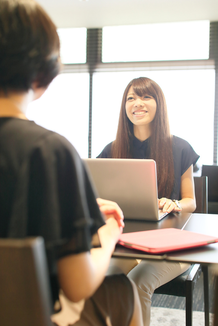 Japanese women entrepreneurs working at ofice